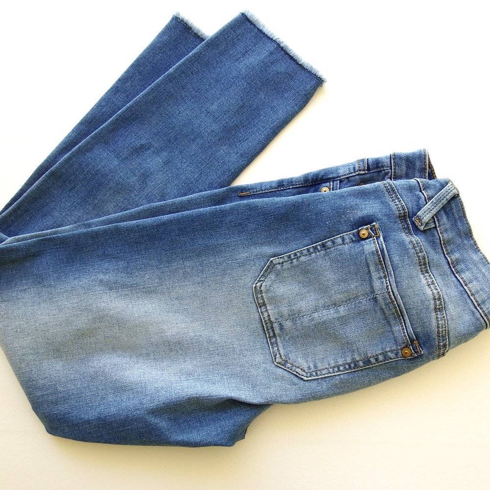 Wit and Wisdom Ankle Jeans, Size 6, Fray Hem, 27" Inseam, Zip Front, Like New